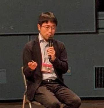 中妻　啓　氏